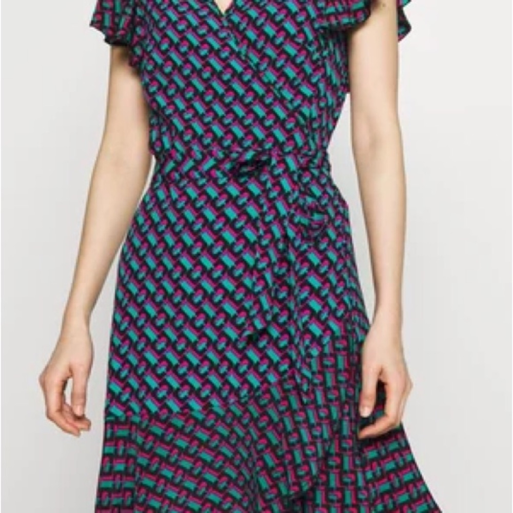 DIANE VON FURSTENBERG DVF
$340 Avaya Ruffled Crepe True
Wrap Dress Size Small